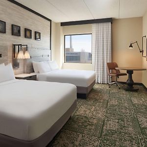 Queen Room Two Queen Beds Bath Tub Mobility Accessible
